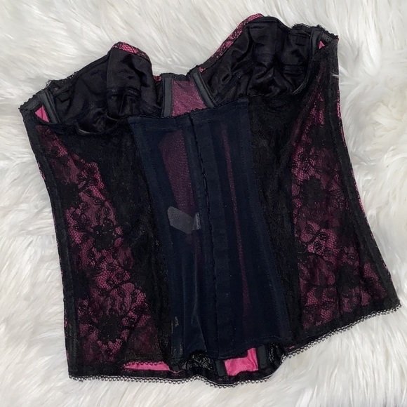 Victoria’s Secret Y2K seductive lace corset - Picture 2 of 9